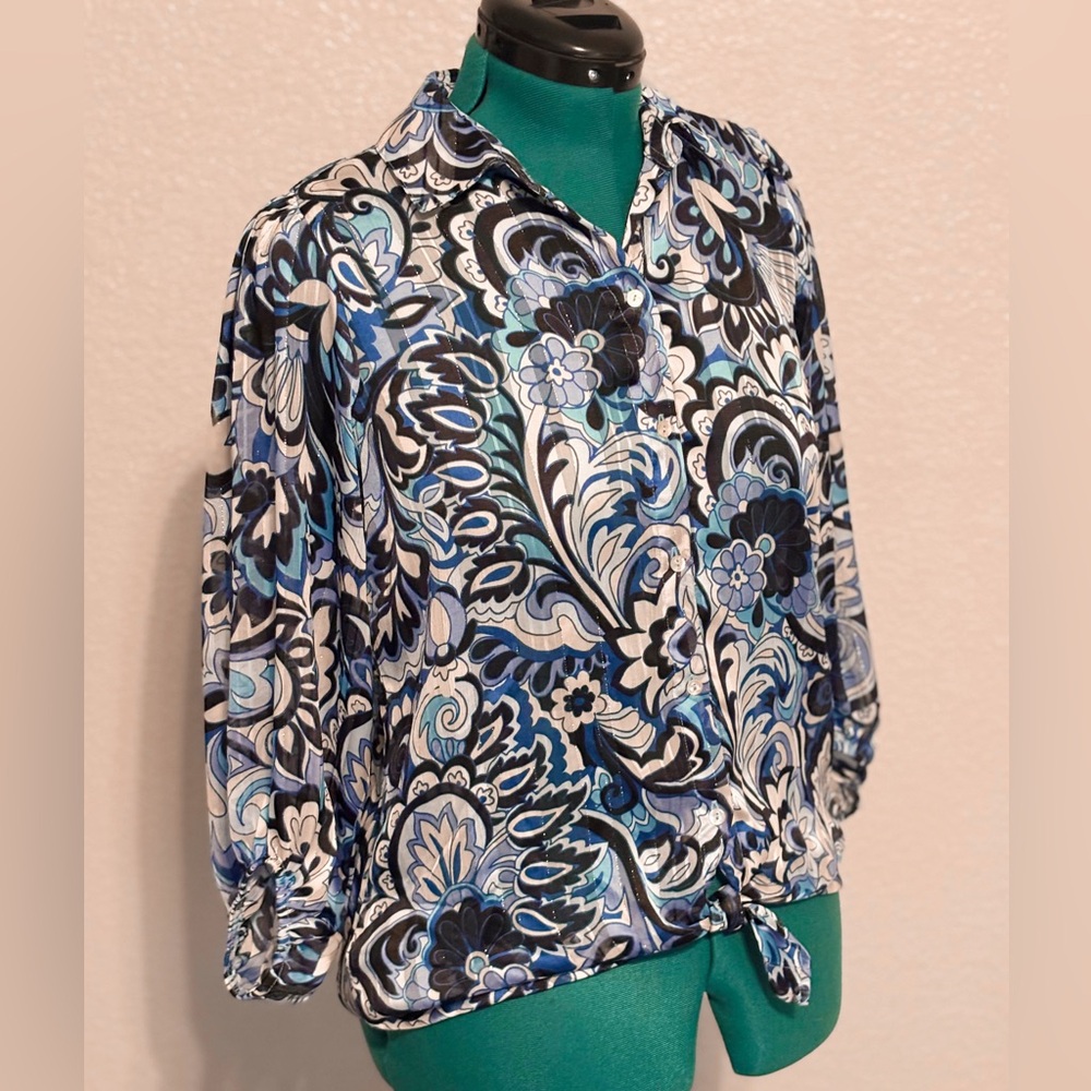 Chic Floral Patterned Blouse in Blue and Black